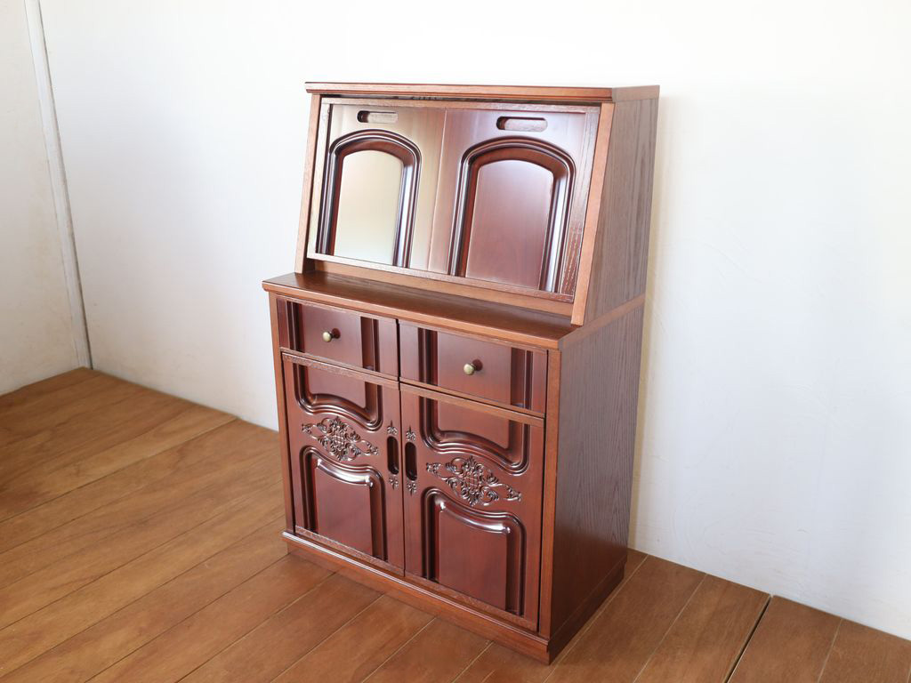 ヨーロッパ調のライティングビューロー