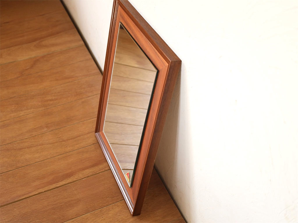 木製フレームはタンスから製作