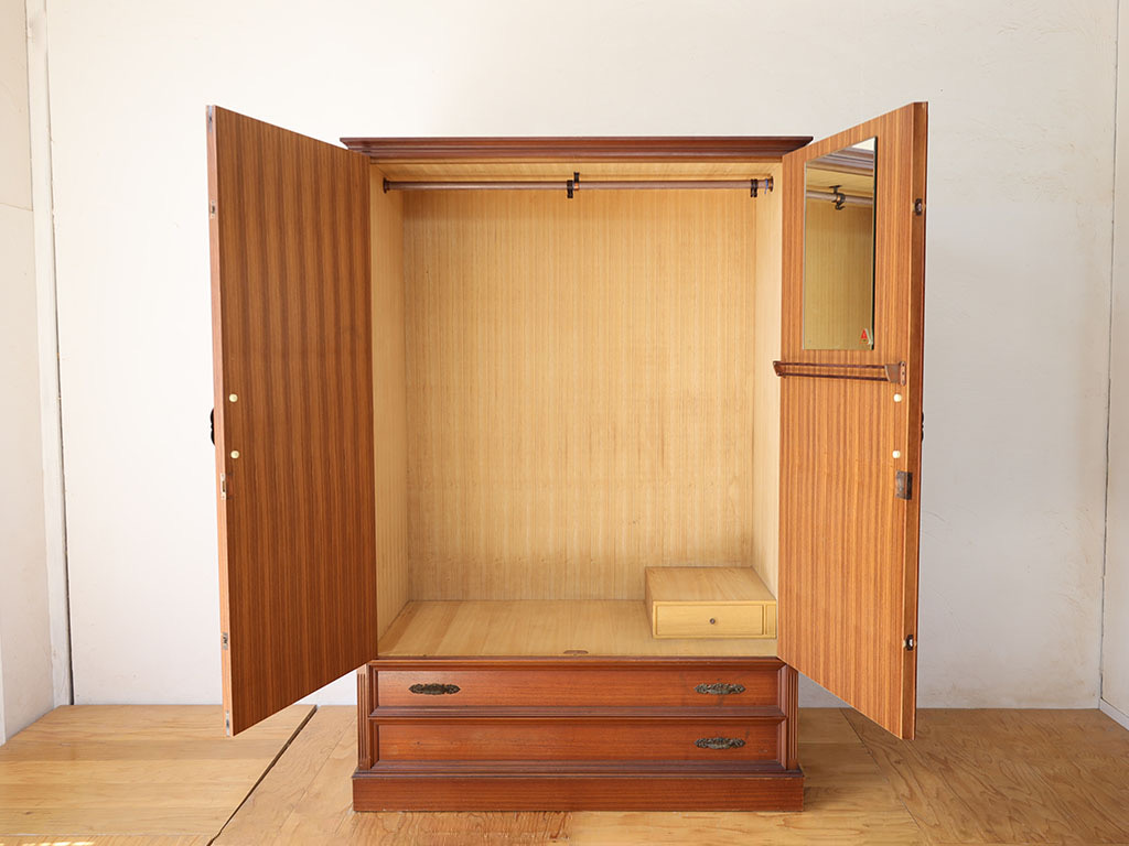 タンス扉内部の鏡