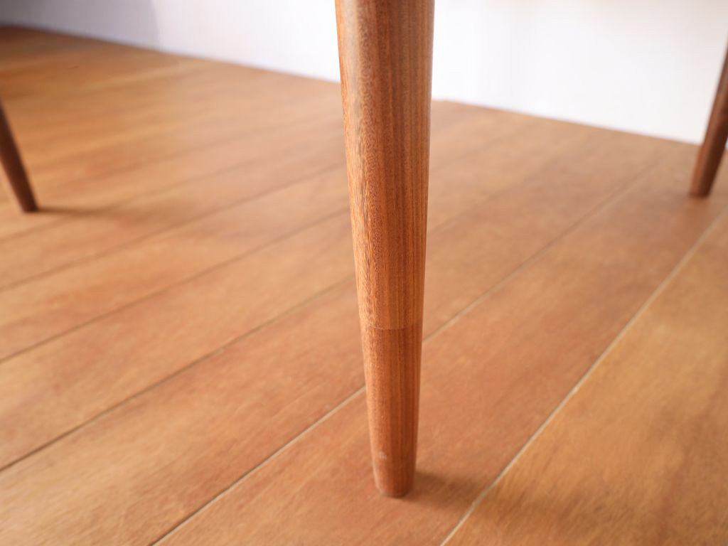 脚の先端をカット