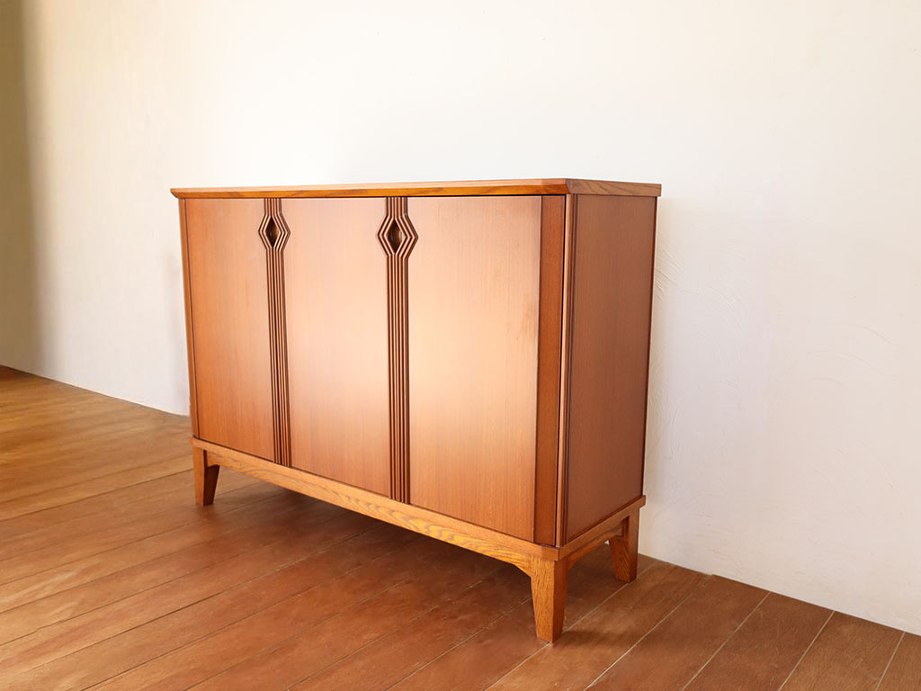 タンス扉を側板としても活かした