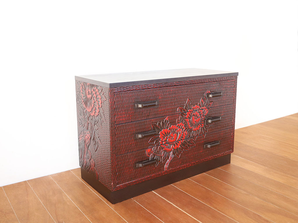 チェストの側板にタンス扉