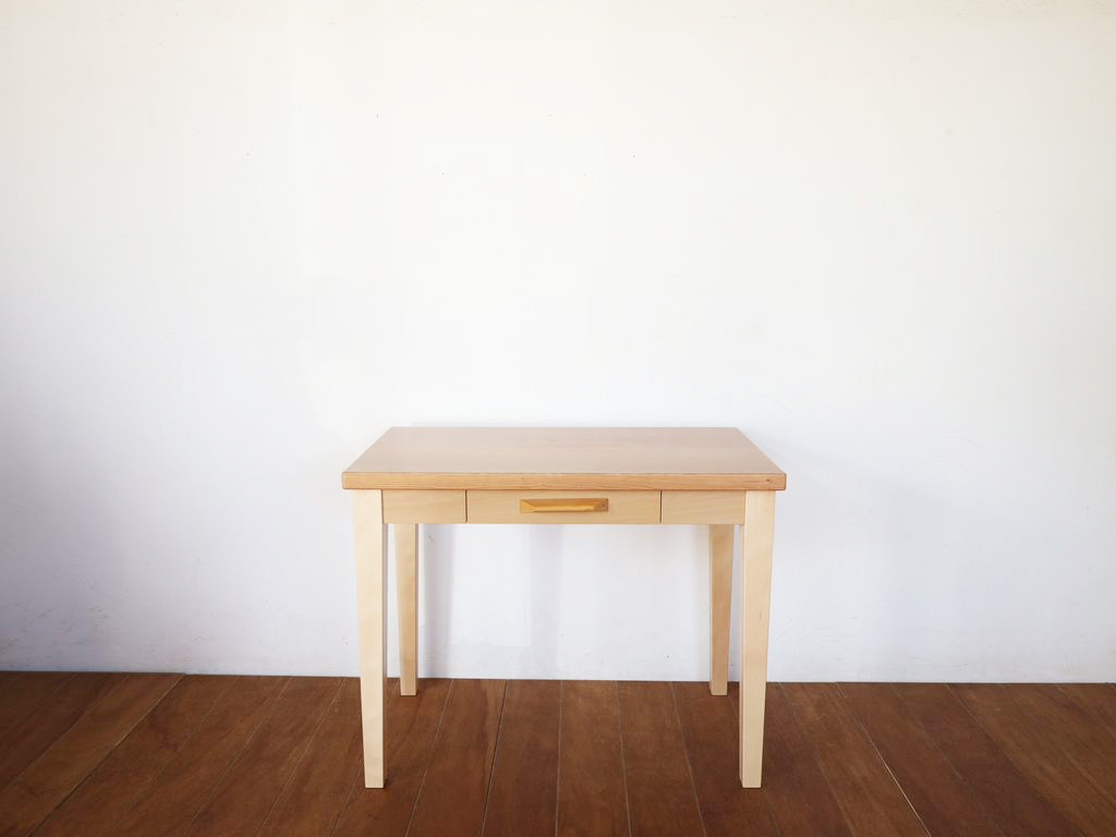 学習机からシンプルなデスクにリメイク