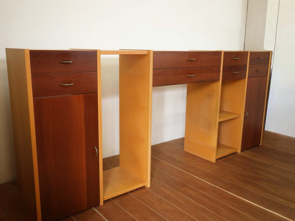 収納棚の下部（引き出し部分）