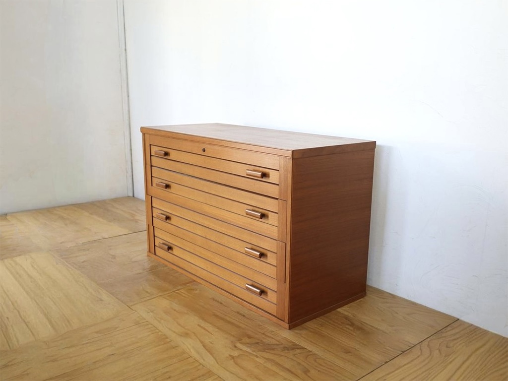 上下分割したタンスの上部