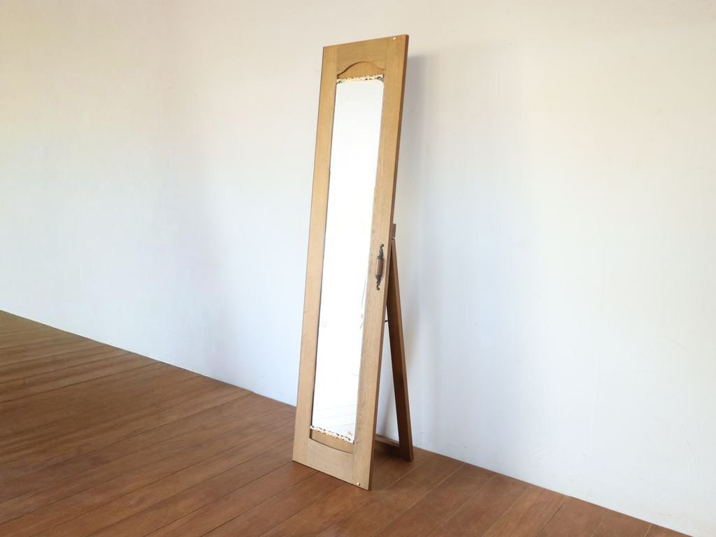 タンスの鏡をスタンドミラーへとリメイク