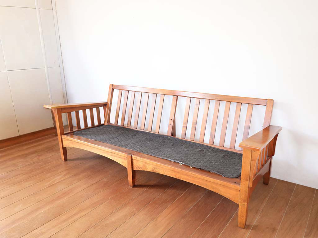 塗装剥がれ等が気になるソファの木製フレーム