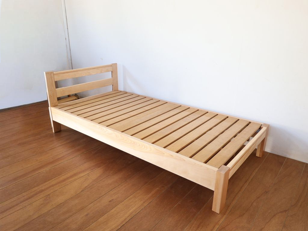 シングルサイズのベッド