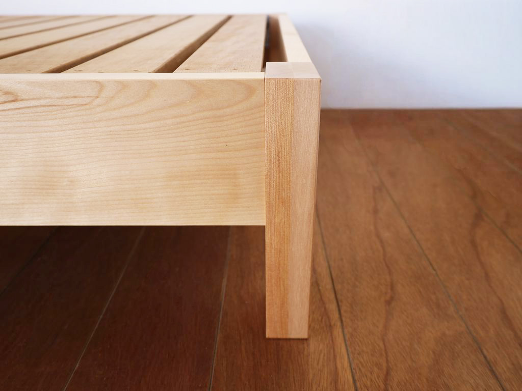 すっきりとしたデザインのフレームを製作