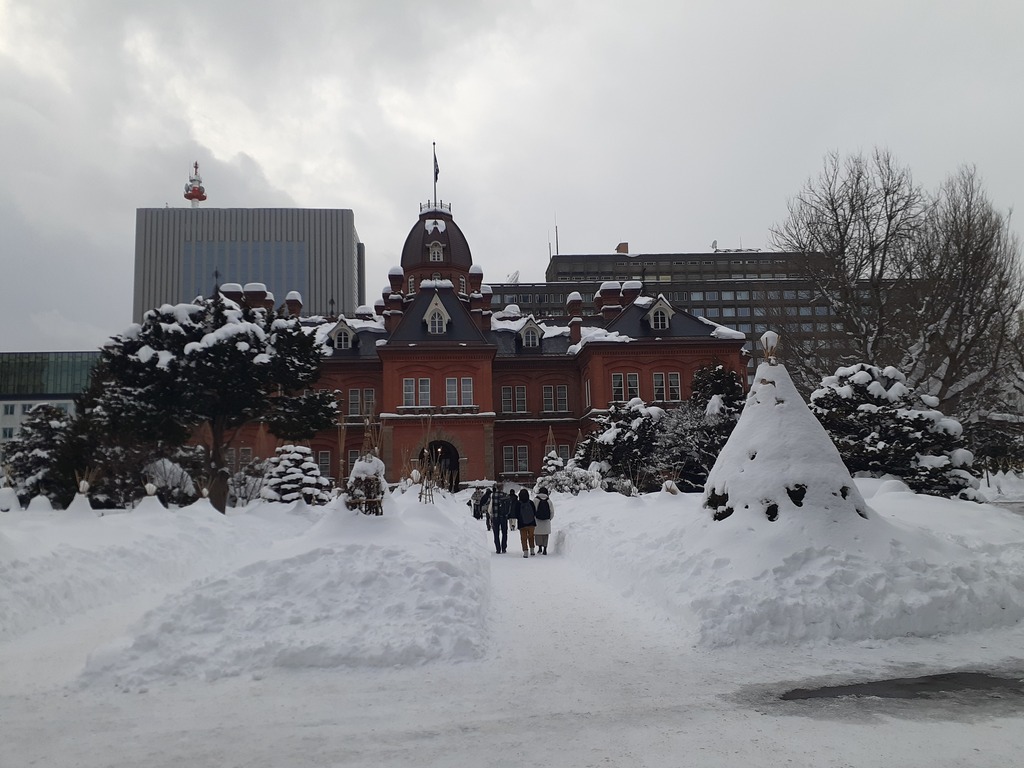 大雪で疲れた時にはモンペスツールをオットマンにしてリラックス♪