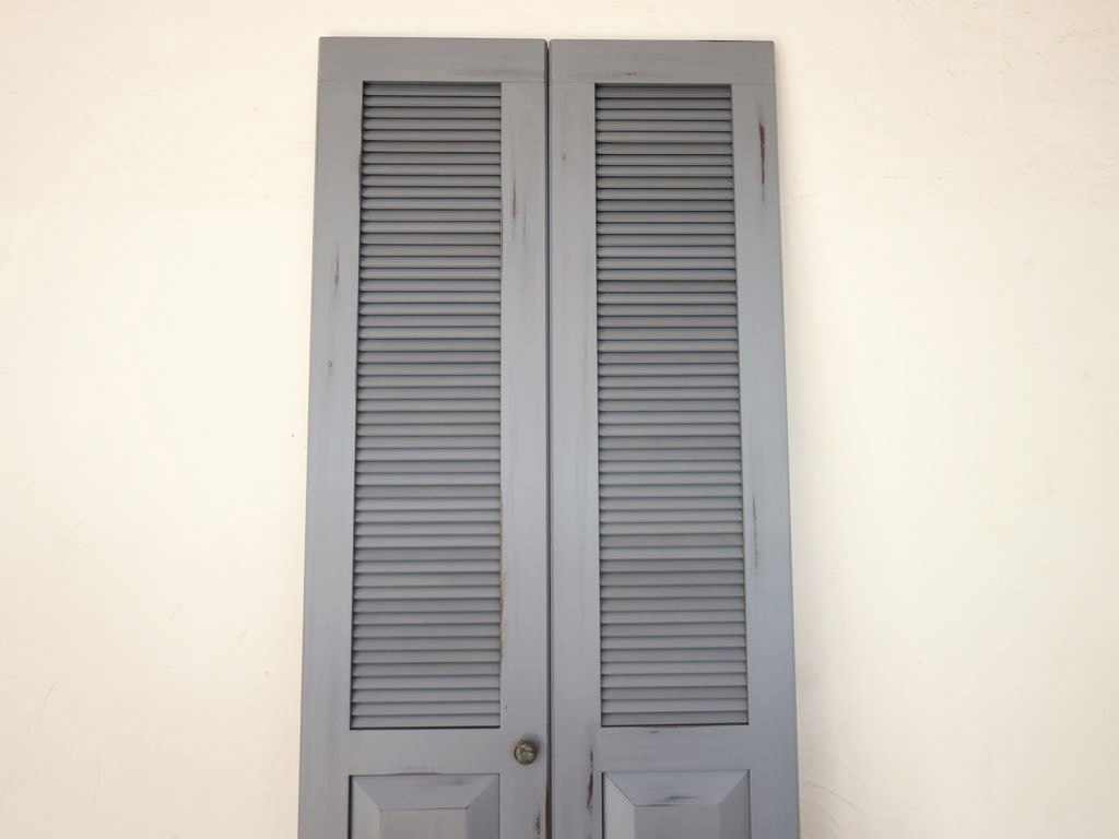 ルーバータイプの折れ戸