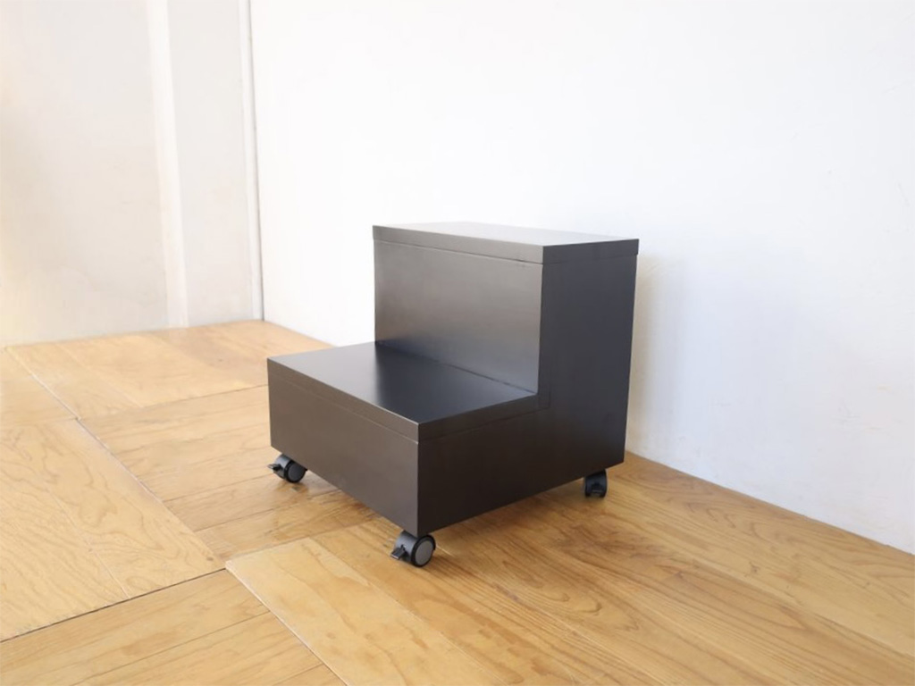 M0179:階段型踏み台をオーダーメイド。キャスター付きで動かしやすくのイメージ