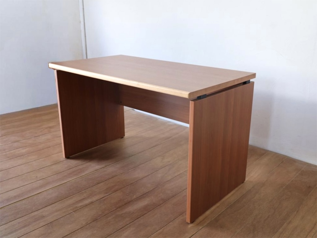 デスクの横幅と奥行きをリサイズ