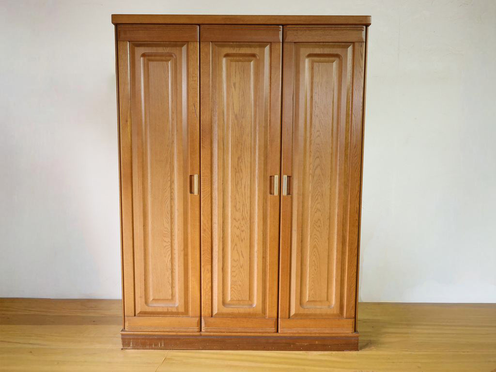 3枚扉の洋服タンス