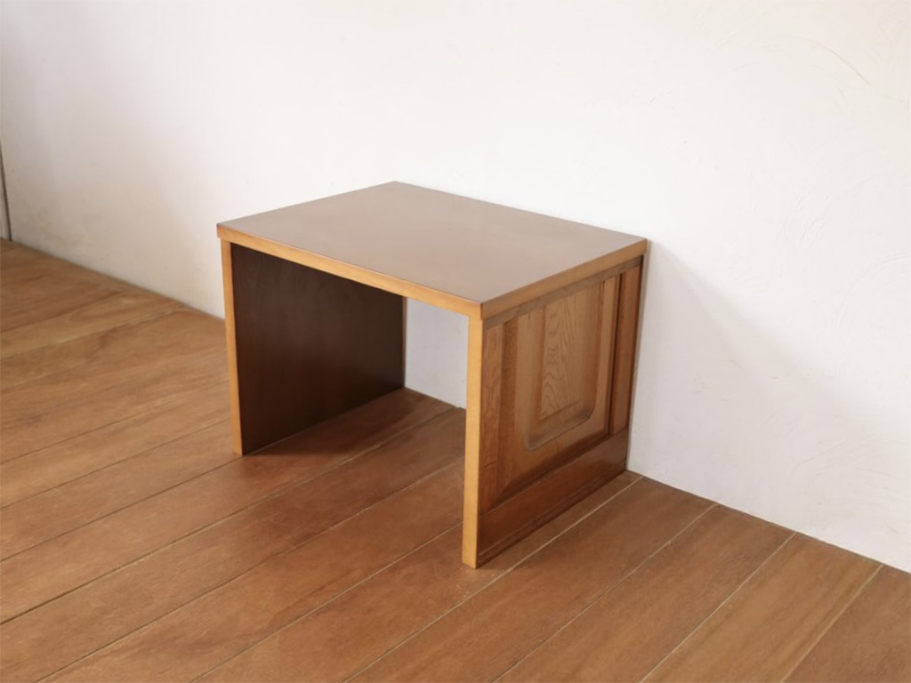 婚礼タンスの扉を取り入れたテーブル