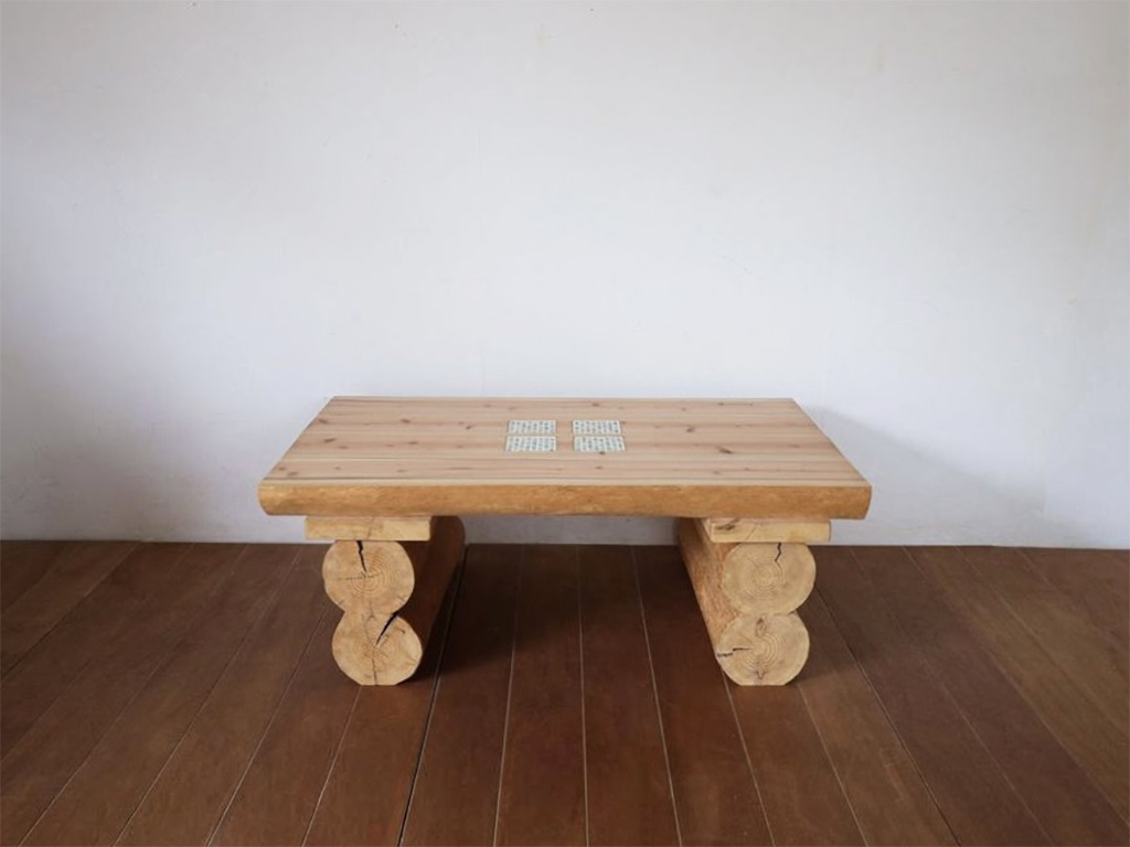 高さを低くした丸太テーブル