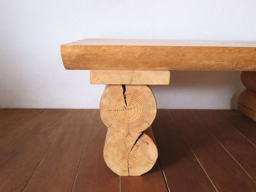 丸太のテーブル脚