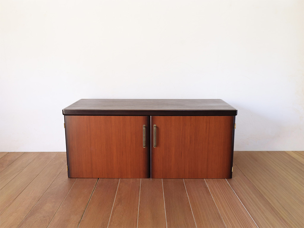 和タンスの上部