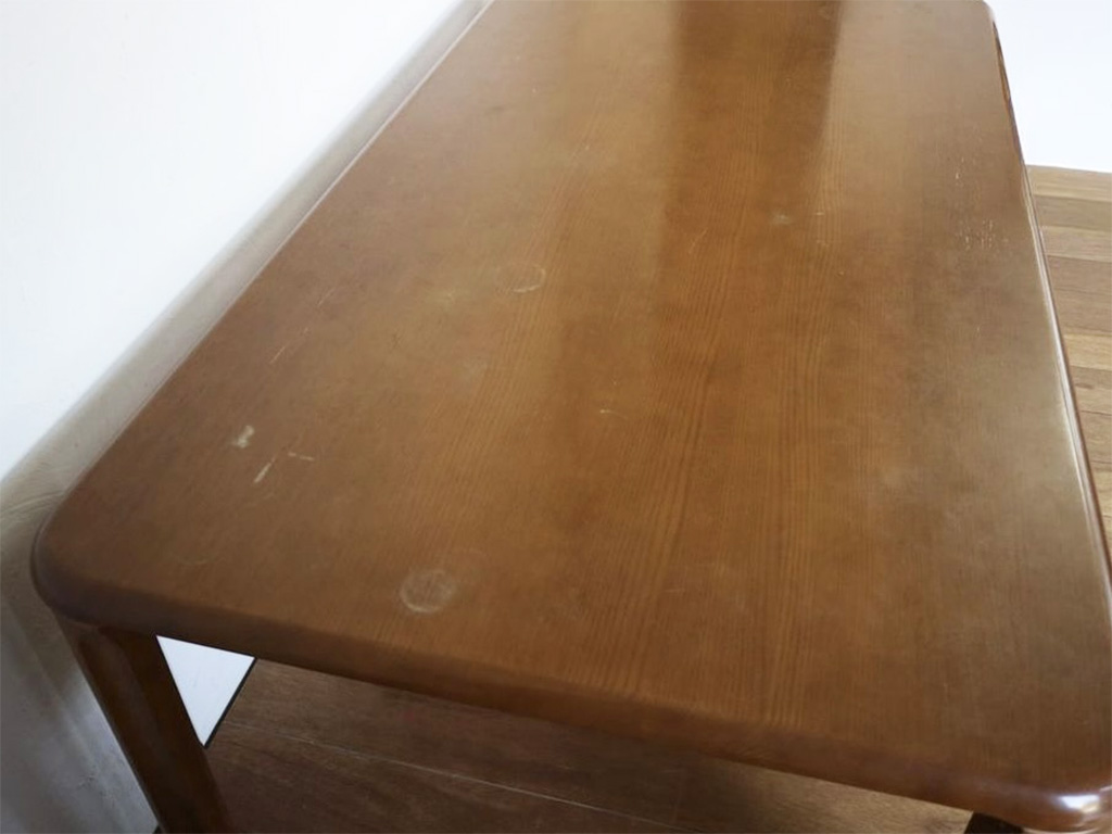 汚れや輪染みがある天板