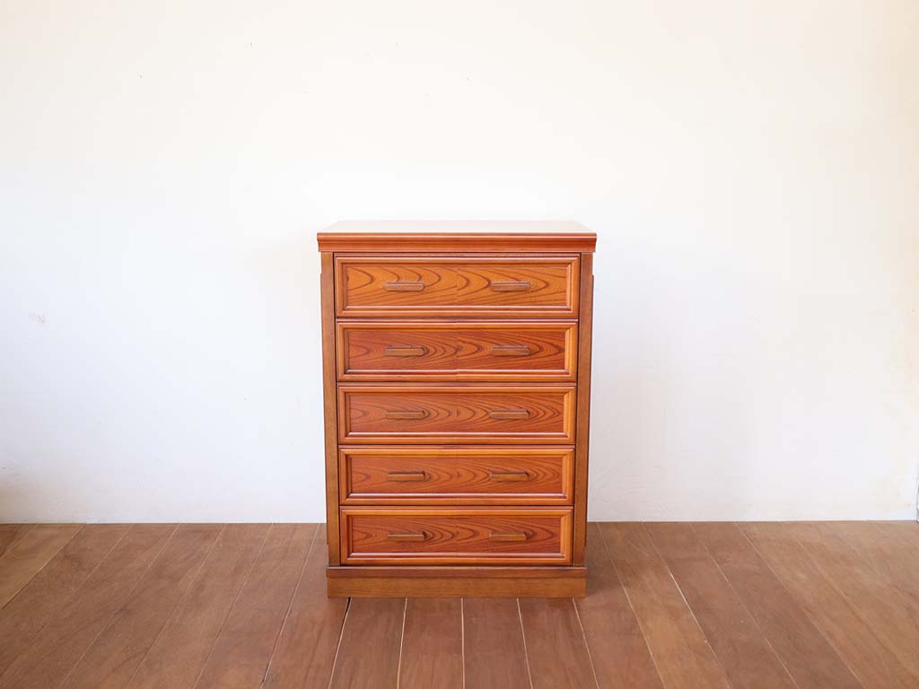 コンパクトな5段チェスト