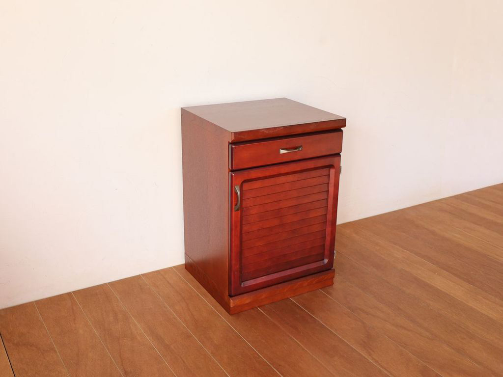 食器棚の下部を活かしたキャビネット