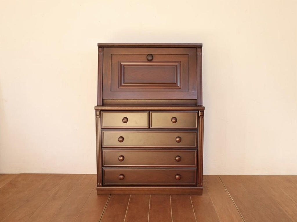 タンスの面影を残したビューロー