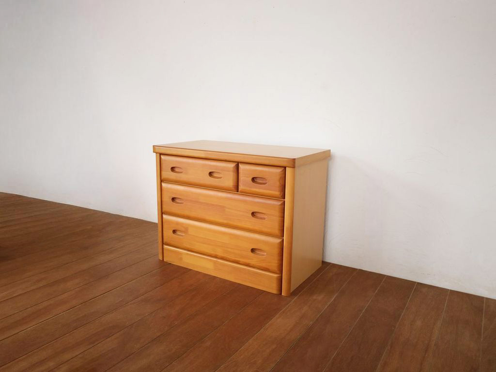 コンパクトな3段チェスト