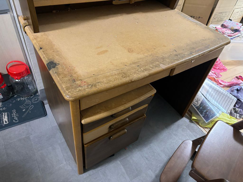 古くボロボロになった学習机をリメイクできますか？とのご相談