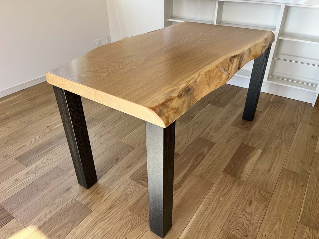 ダイニングテーブルを納品