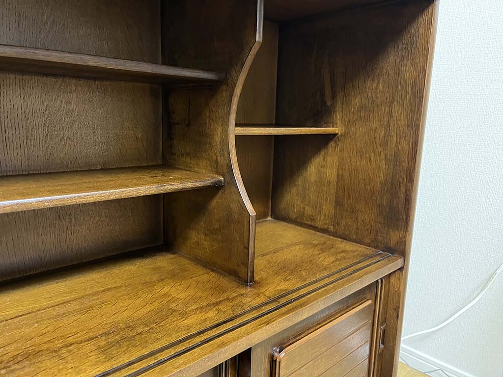 食器棚のガラス扉を取り外した