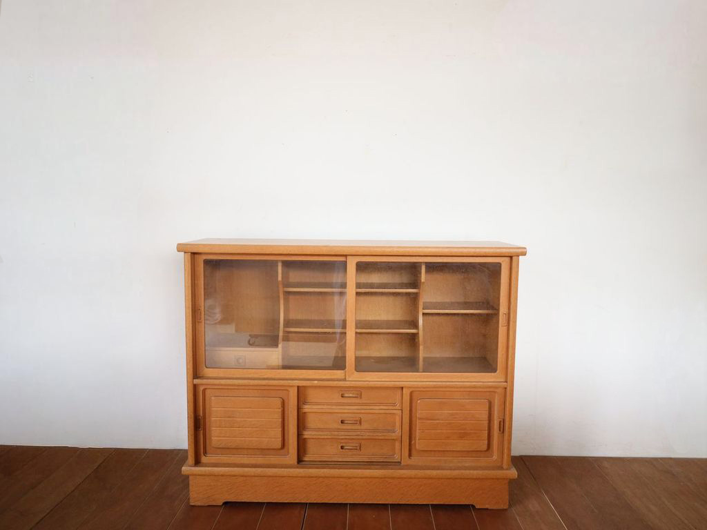 再塗装前の食器棚