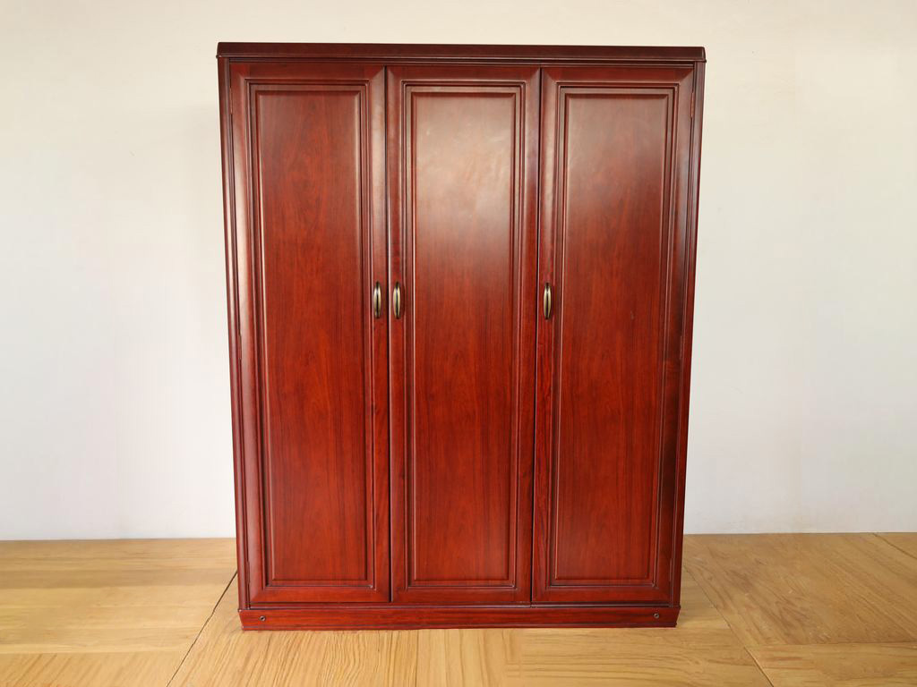 3枚扉の洋服タンス