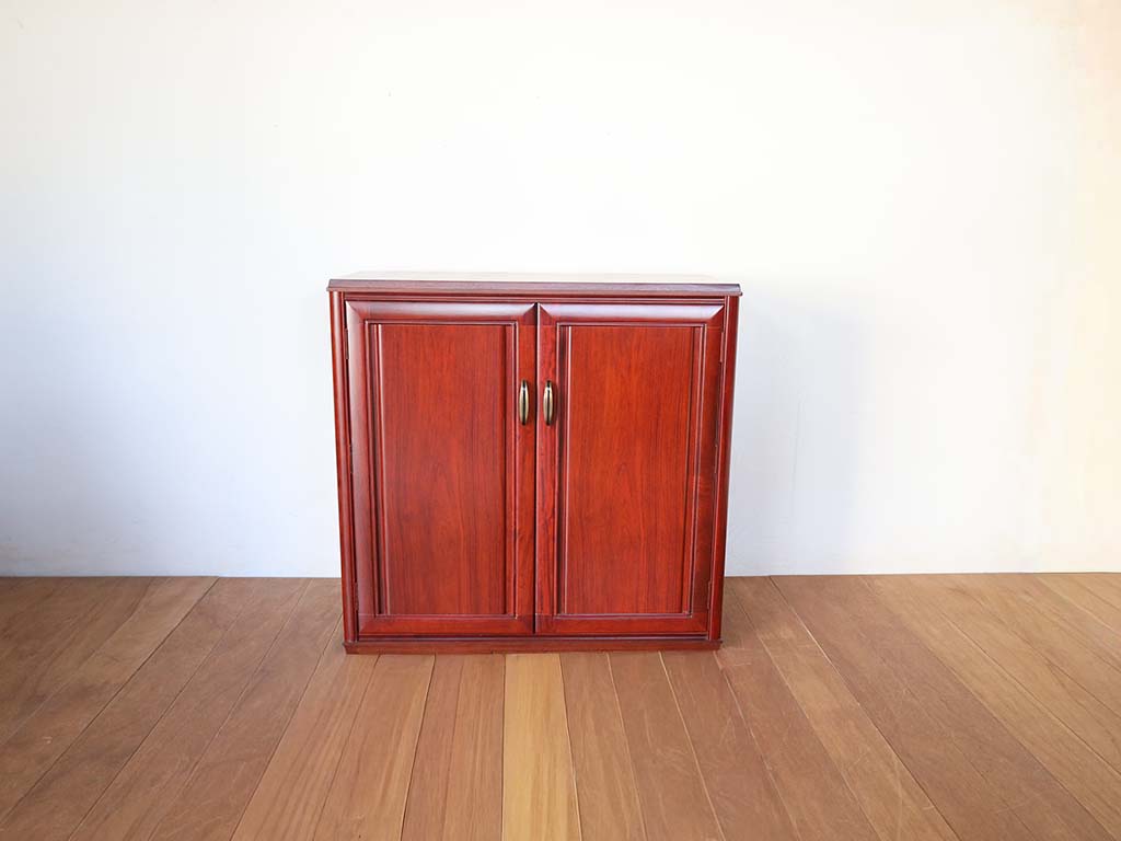 洋服タンスの雰囲気を残したまま、コンパクトな本棚へとリメイク