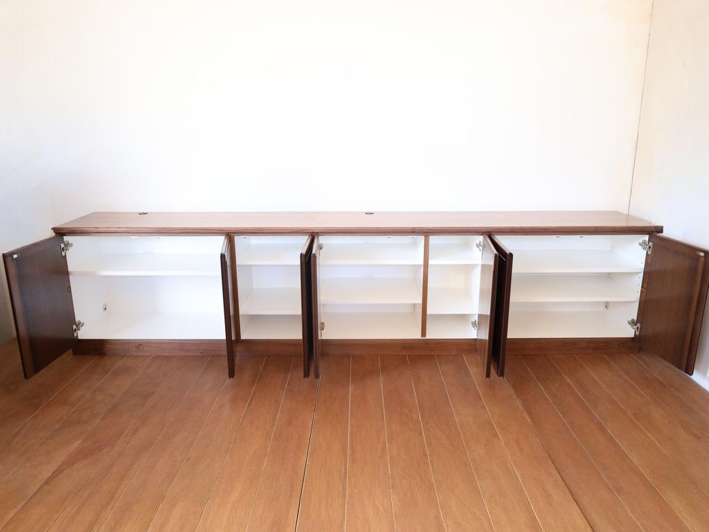 リビングボードの内部