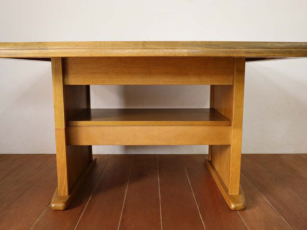 テーブル下の収納