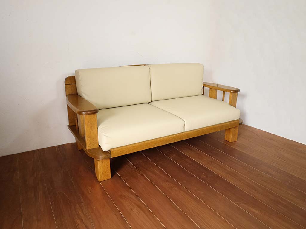 ソファの高さを変更し、クッションを変更した