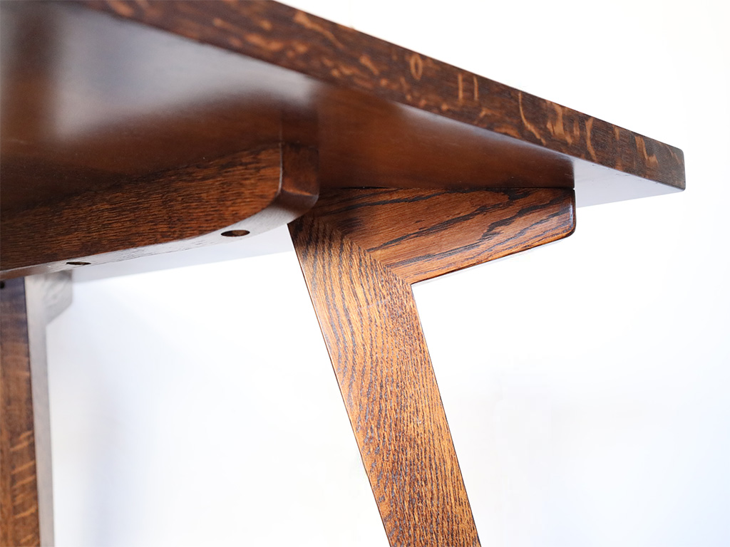 再塗装したテーブル脚