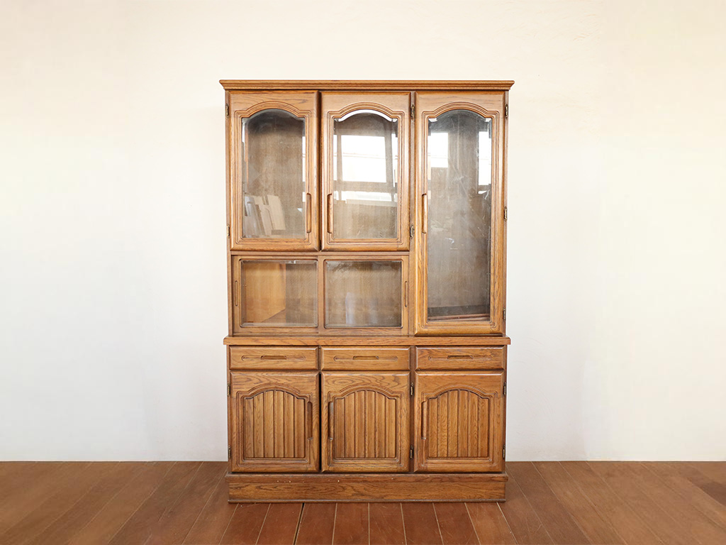 処分を考えた、リメイク前の食器棚