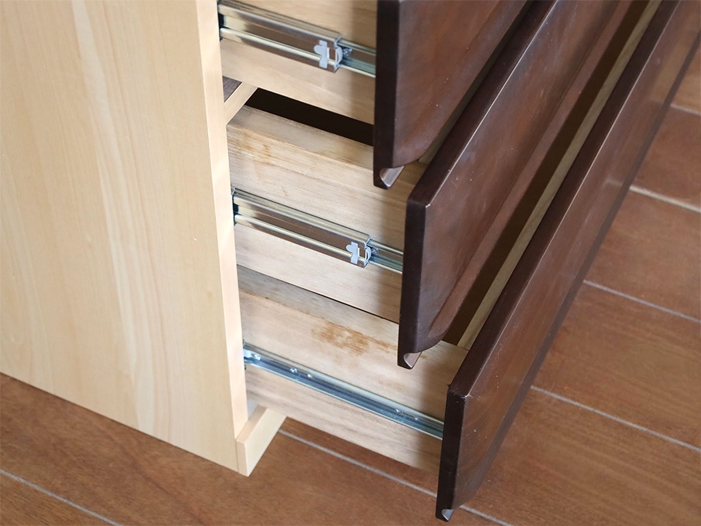 引き出しにスライドレールを取り付けた