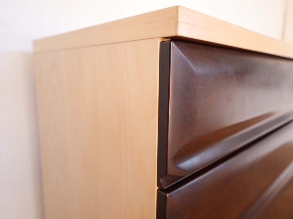 本体部分はナチュラル色で新しく製作