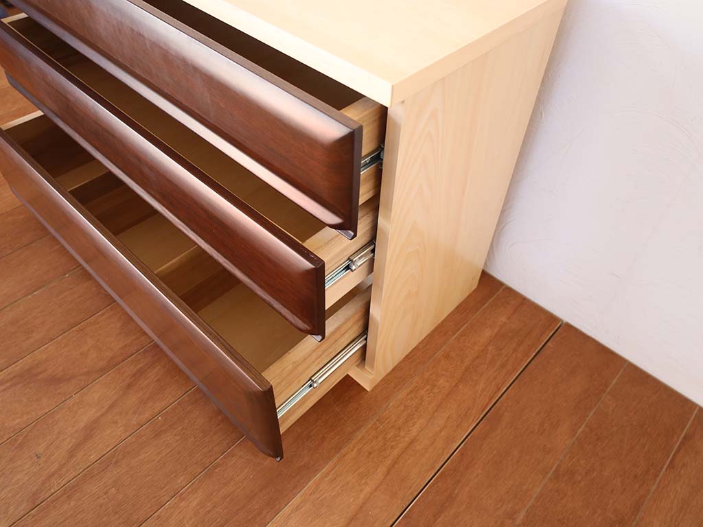 チェストの引き出し