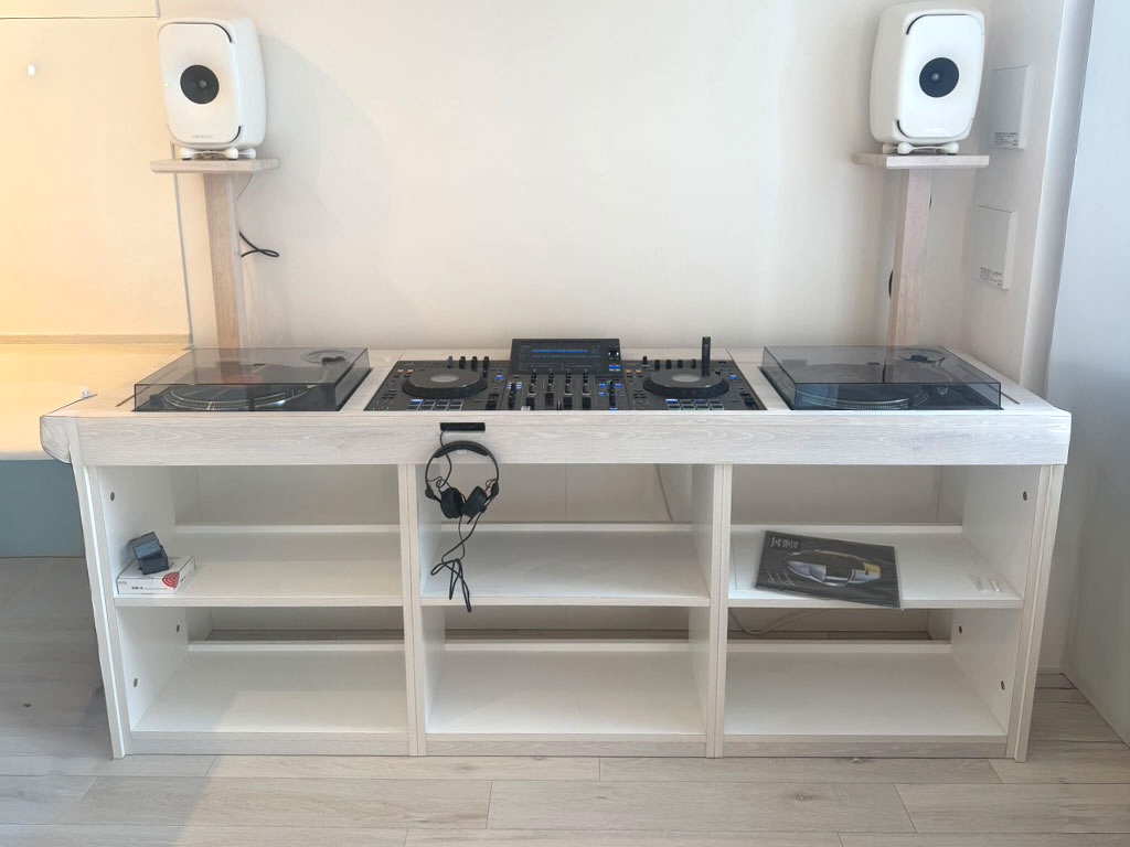 M0185:排熱を考慮した、機材埋め込み式のDJブースをオーダーメイドのイメージ