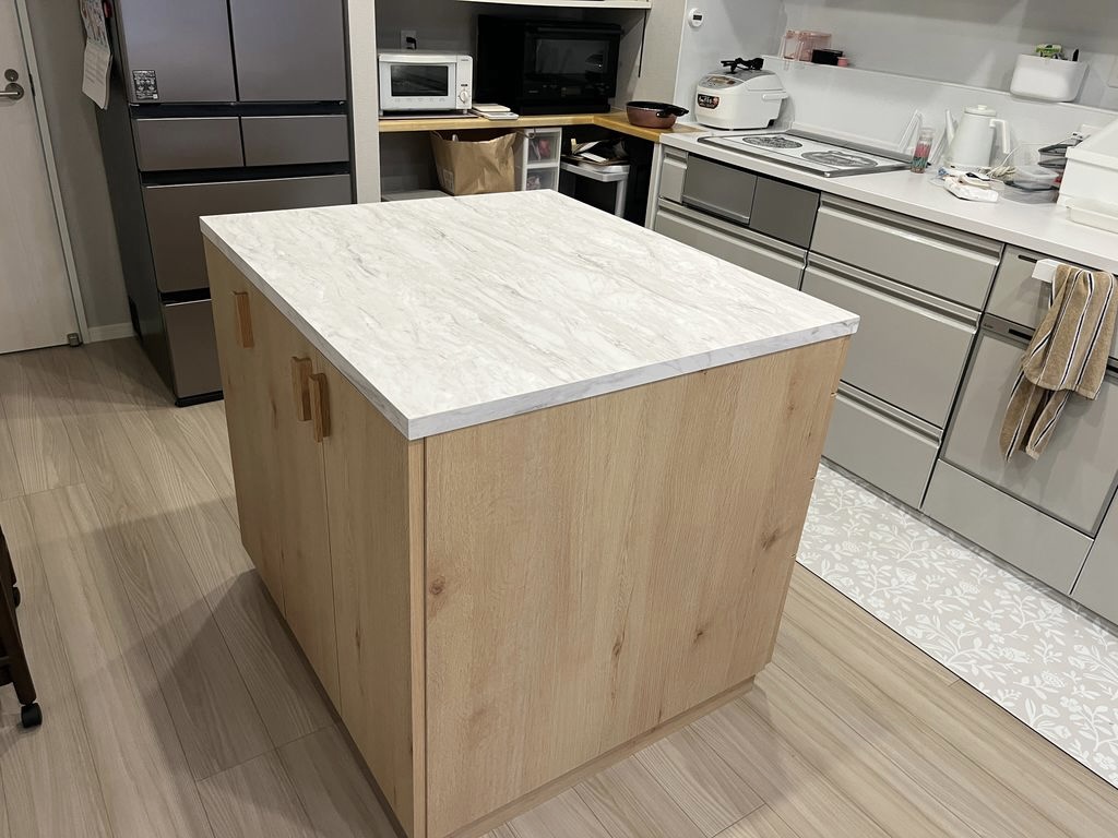 キッチンに合わせたサイズで製作したアイランドカウンター