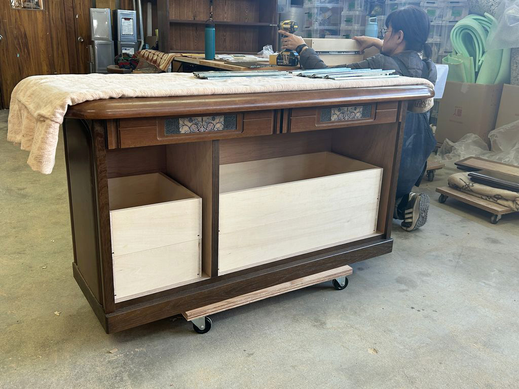 リメイク作業中の家具