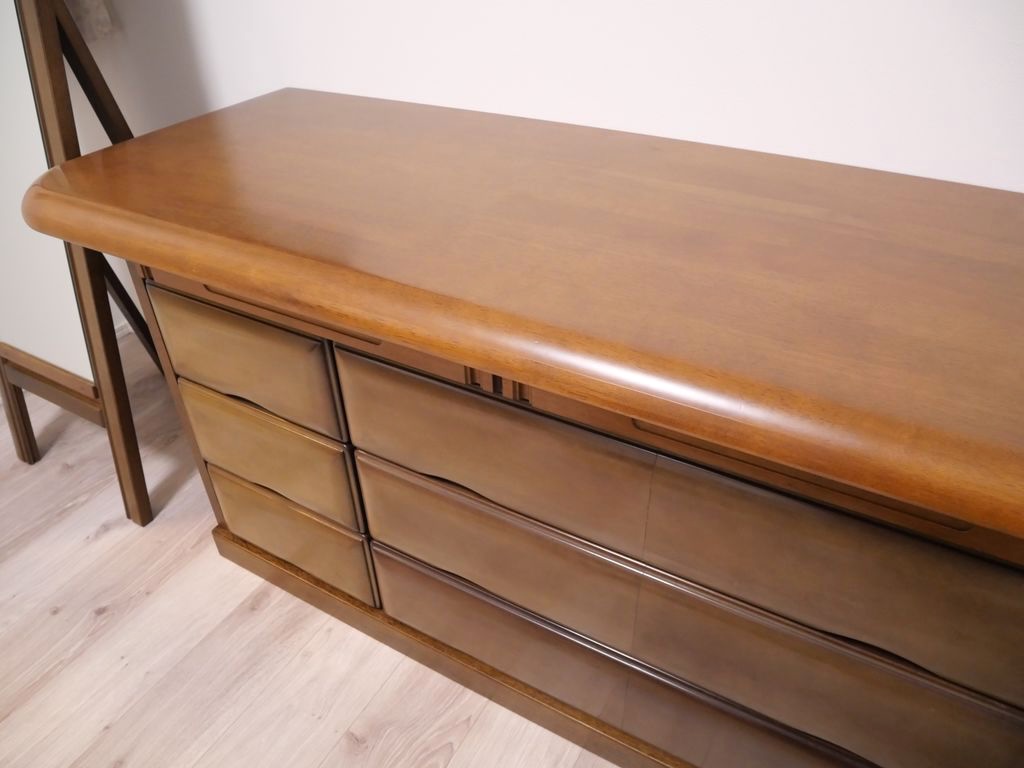 思い出の家具を複数組み合わせて、ローボードにリメイクした