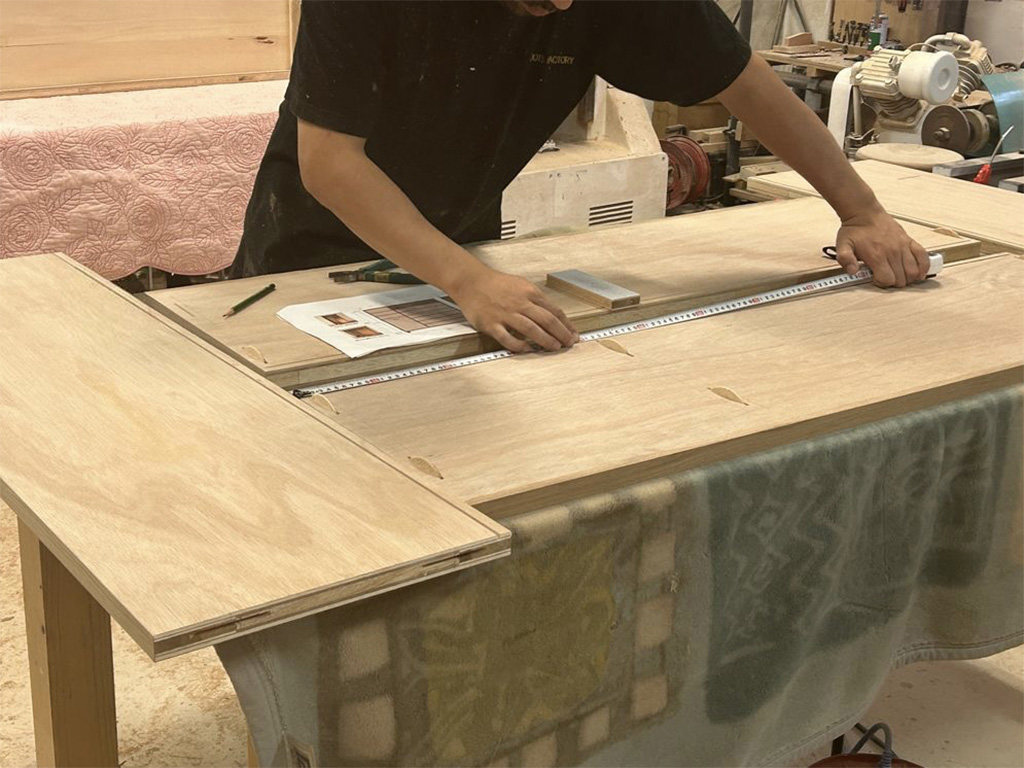 ビスケットを使った家具製作