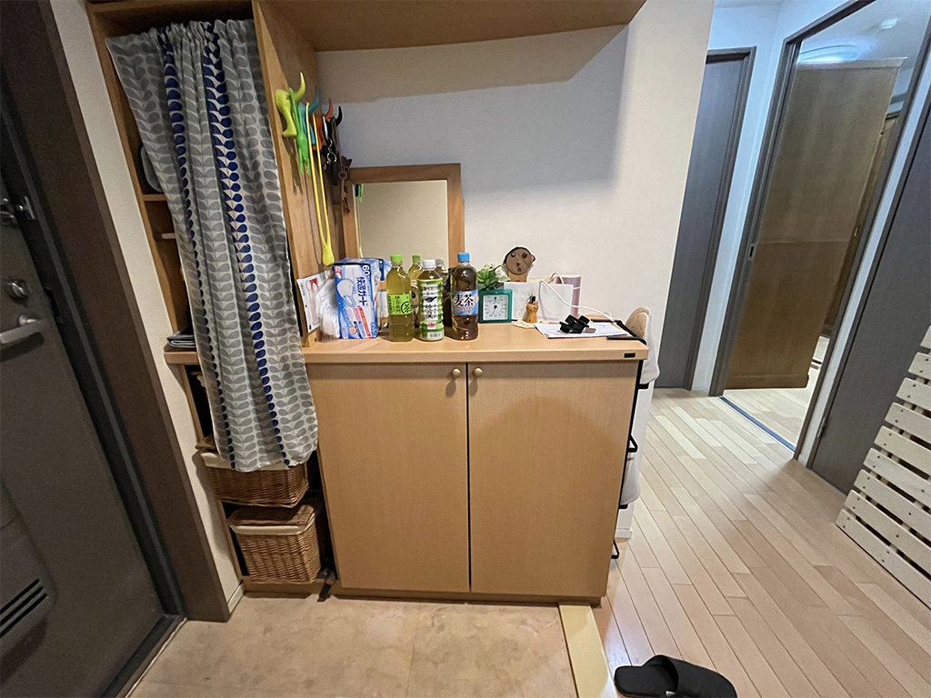お客様宅の玄関。造り付けの下駄箱。