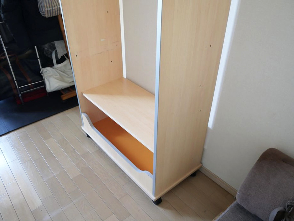 息子さんが使っていたお部屋へハンガーラックを設置