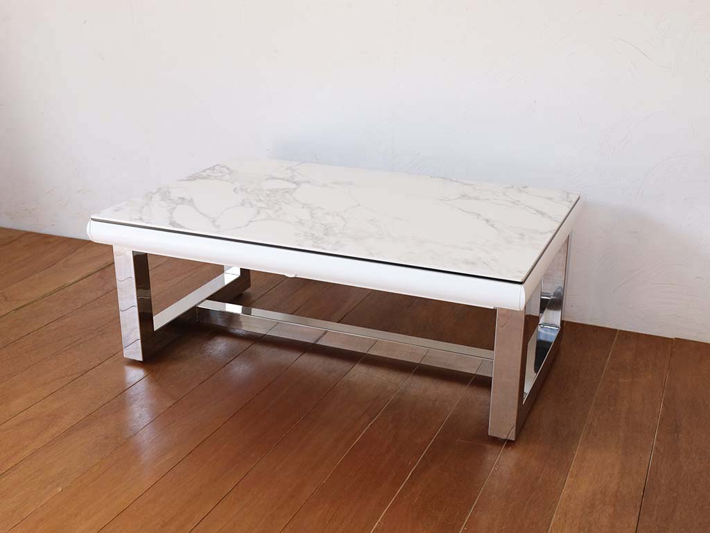 新しく製作したステンレス製のテーブル脚